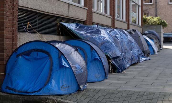 Reports indicate assault on asylum seekers involving individuals wielding blades in Dublin city center.