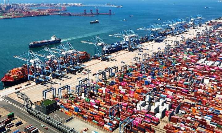 China Achieves Highest Trade Surplus Ever Amid Rush by Foreign Importers to Evade New Tariffs