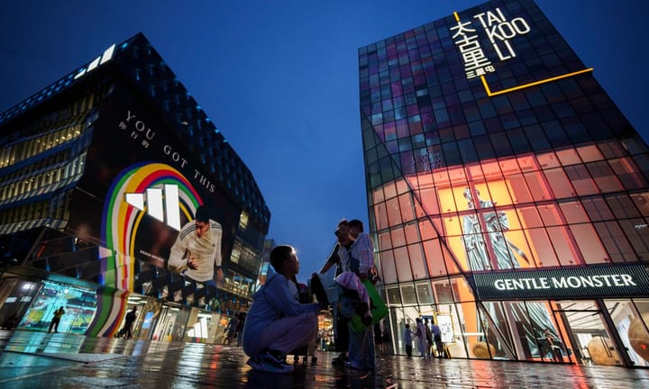Retail consumption in China declines as economic expansion rate decelerates.