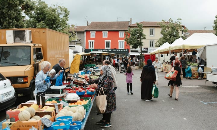 French citizens confront decision between most favorable alternatives in crucial poll