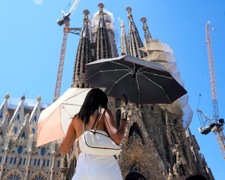 "Europe bakes in scorching heatwave – photo report"