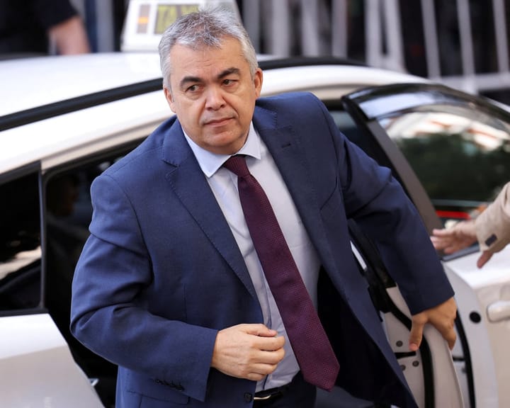"Ex-top aide to Spanish PM arrested in graft probe"