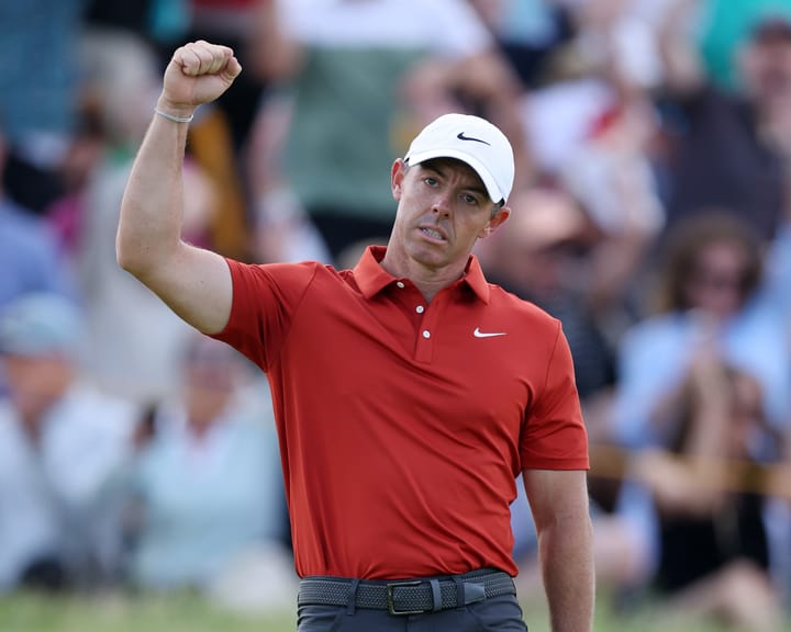 McIlroy battles for unlikely Open shot and late title push