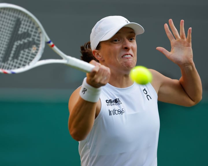 Swiatek capitalizes on Tauson's serve struggles to advance at Wimbledon
