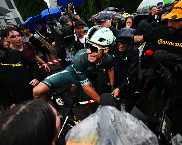 "Jonathan Milan triumphs in crash-marred sprint to claim Tour de France stage 17"