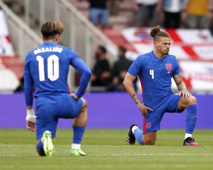 "Lionesses halt taking the knee, sparking NHS clapping comparison debate"