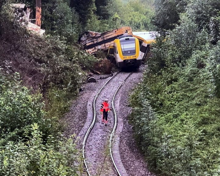 "Train derailment in southern Germany leaves four dead"