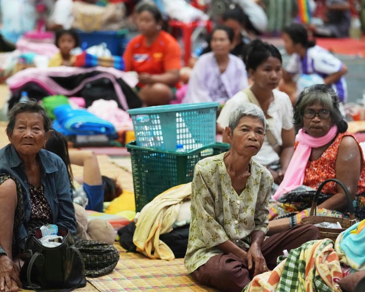 "100,000 Thai civilians flee as clashes intensify at Thailand-Cambodia border"