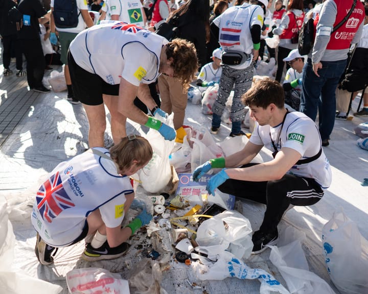 "Legs in agony as crowds flock to Hackney for litter-picking championship"