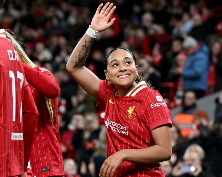 "Arsenal set to sign Liverpool's Olivia Smith for record £1m fee"