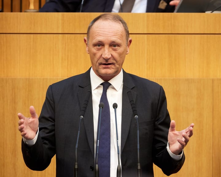 "Austrian far-right MPs called out for hypocrisy over high-paying side gigs"
