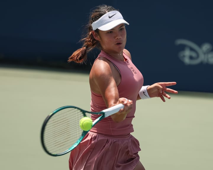 "Raducanu overcomes Sakkari and scorching heat to advance in Washington"