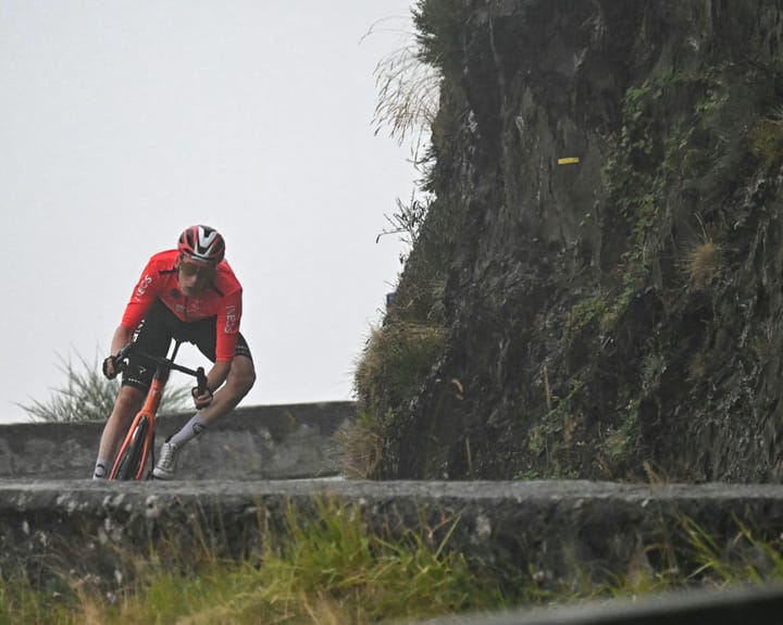 Arensman triumphs solo over Pogacar and Vingegaard in Tour de France 2025 stage