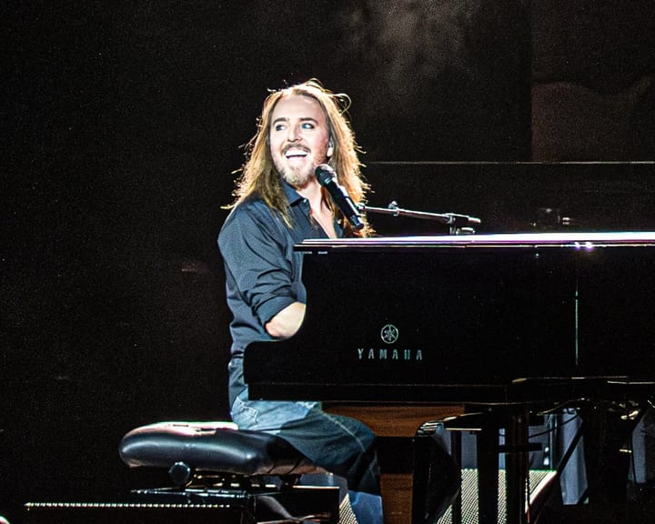 "Tim Minchin: Unheard Songs Shine in a Stellar Night With the Beloved Outsider"