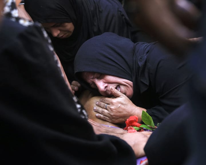 "Israeli airstrikes kill 32 in Gaza amid chaos over food aid"