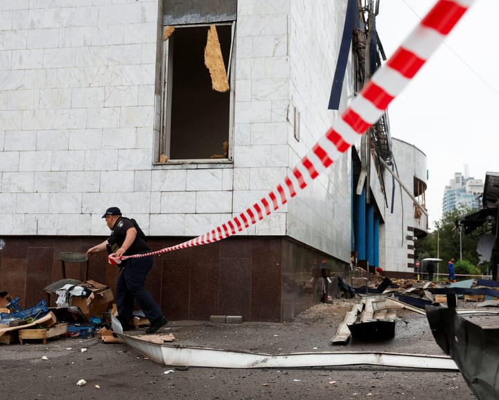 Russian attacks on Kyiv leave one dead and ignite fires in Ukrainian capital