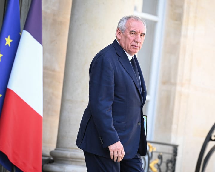 "France in crisis: Economic dispute escalates into political turmoil"