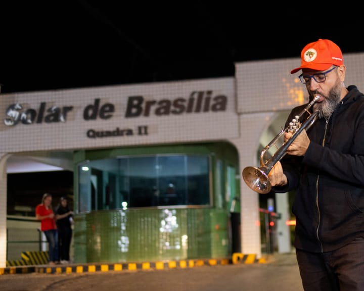 "Trumpeter prepares to sound Bolsonaro's political farewell"