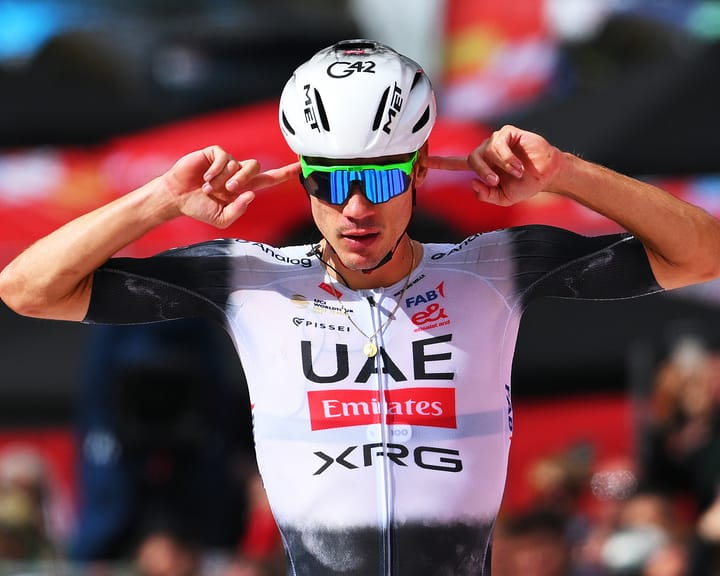 Ayuso rebounds to take maiden Vuelta stage victory while Træen retains red jersey