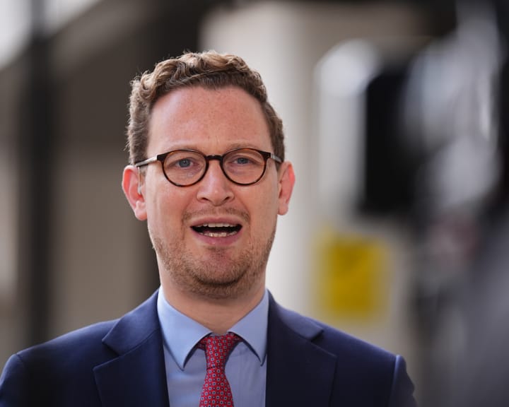 "PM’s top aide denies chaos claims following Rayner's departure in reshuffle defense"