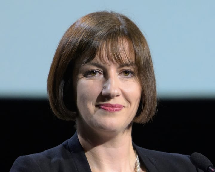 "Phillipson accuses Farage of risking women's health by not denouncing paracetamol remarks"