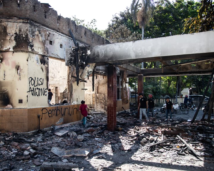 "Indonesian president cancels lawmakers' benefits to ease protest tensions"