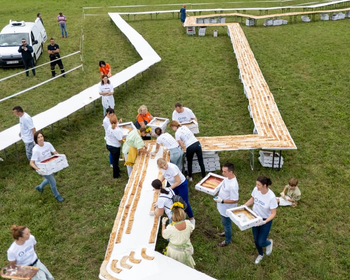 "3km strudel chain sets world record in Croatian village"