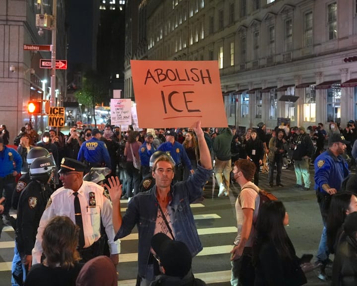 "NY mayor, police separate from ICE raids during Chinatown protests"