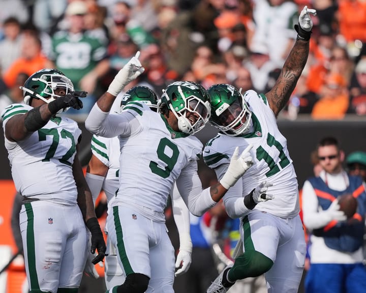"Jets secure first season victory; Giants' Skattebo sustains severe ankle injury"