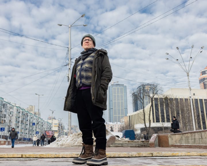 Novelist James Meek returns to Kyiv as a woman on a high balcony cries, “Help me! I’m freezing to death!”