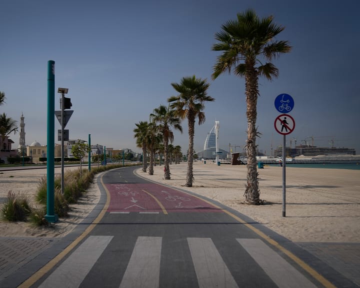 Dubai's allure fades as foreign residents flee conflict, threatening its future