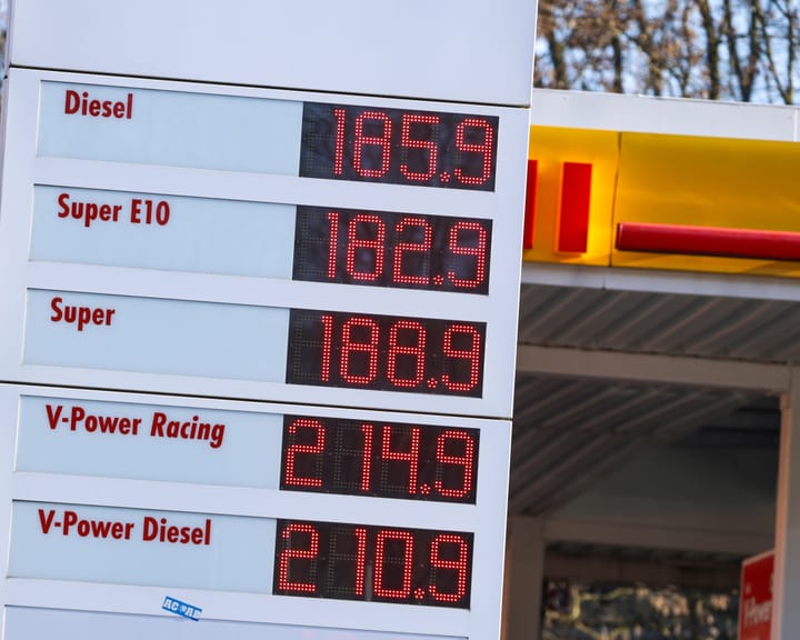 Oil Prices Climb Amid Middle East Tensions, While Asian Stock Markets Rebound