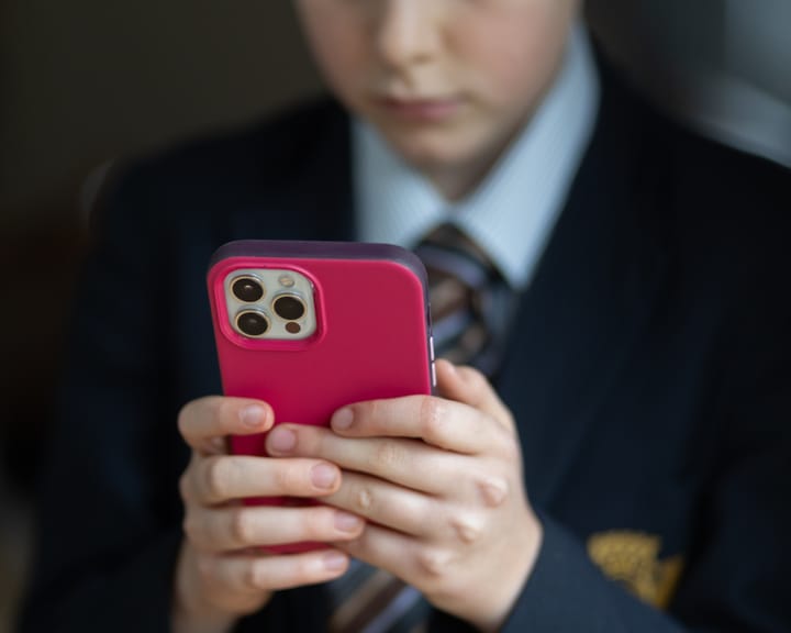 Starmer issues ultimatum to tech companies to prevent explicit content on children's devices