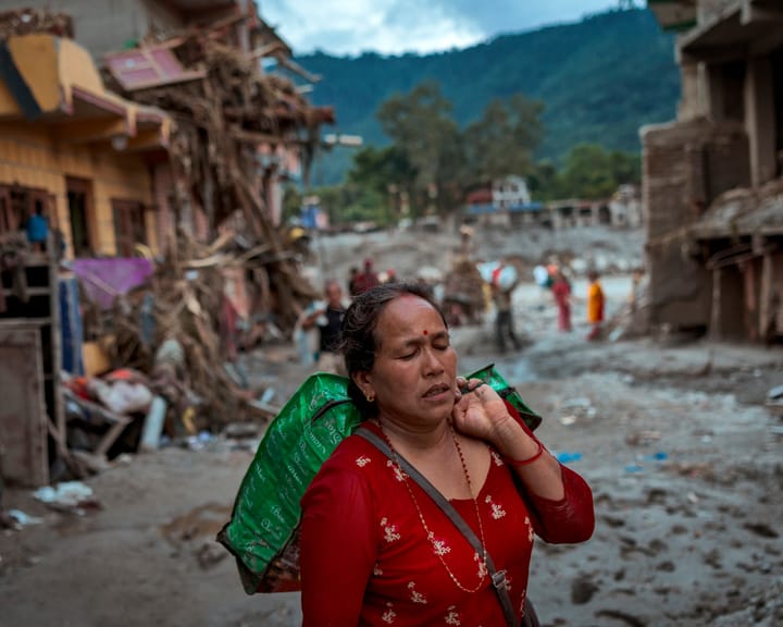 Flash floods in Nepal‑Tibet raise death toll as rescuers scramble to free workers trapped in a tunnel