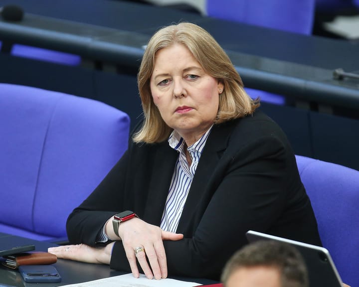 German Minister Resigns Following Stepdaughter's Death and Political Criticism
