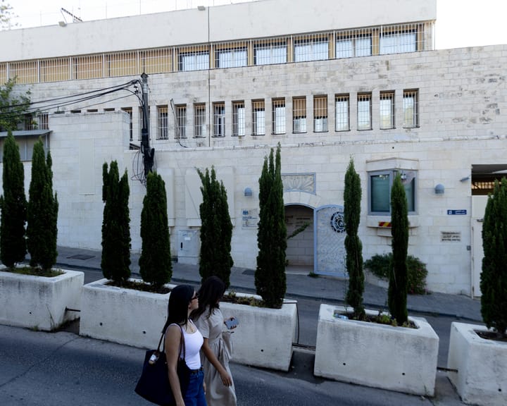 "UK Consulate in East Jerusalem to Close, Leaving Palestinians to Face Consequences"