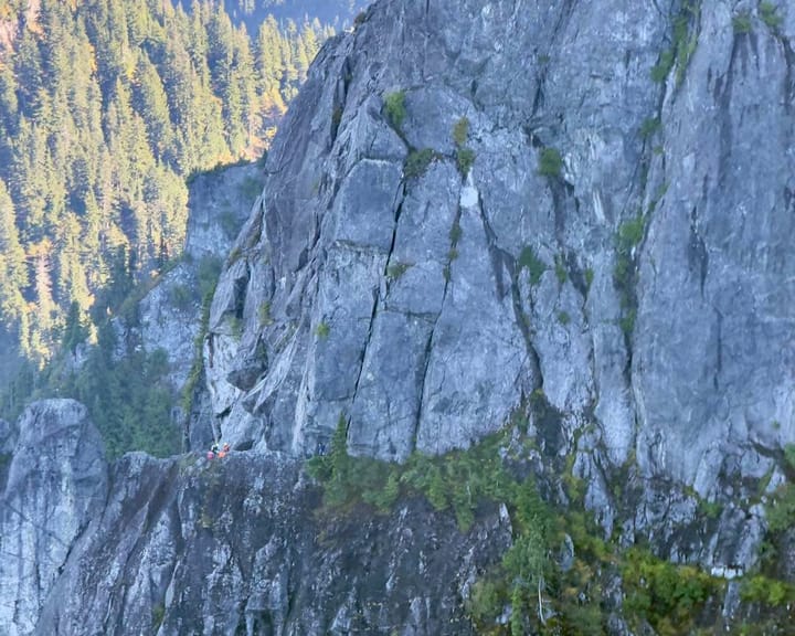 Teen's Mountaineering Attempt with Claude Ends in Emergency Rescue in Canadian Mountains